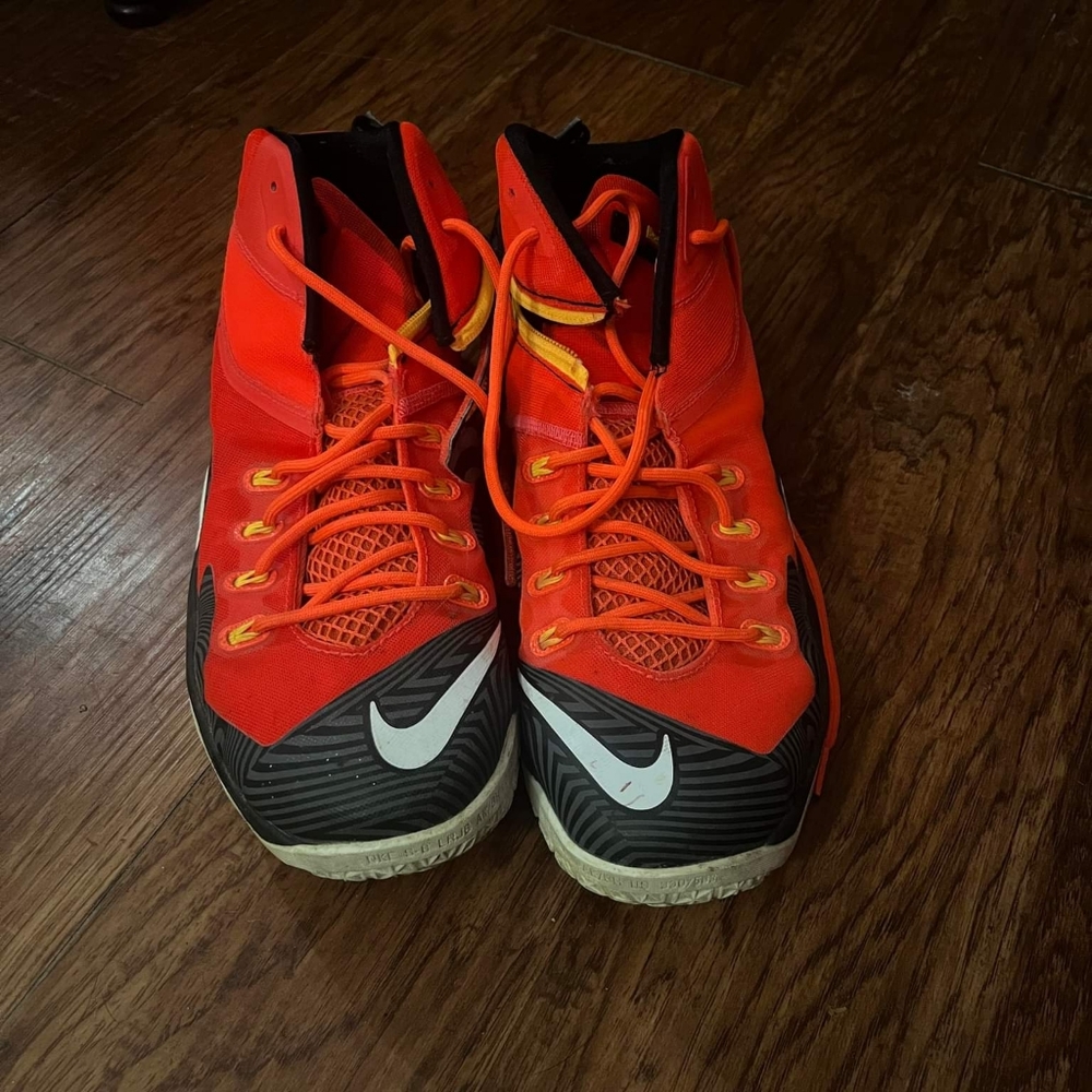 Men's Nike shoes size 13
